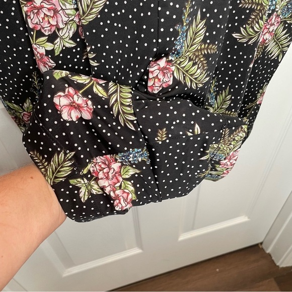 Cabi Runaround Romper Floral Wrap Style M - Picture 9 of 12